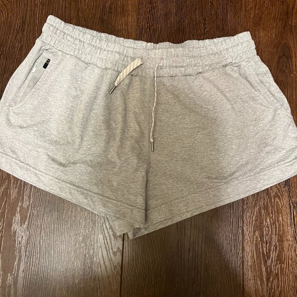 Vuori Pants - Vuori Halo Performance Shorts